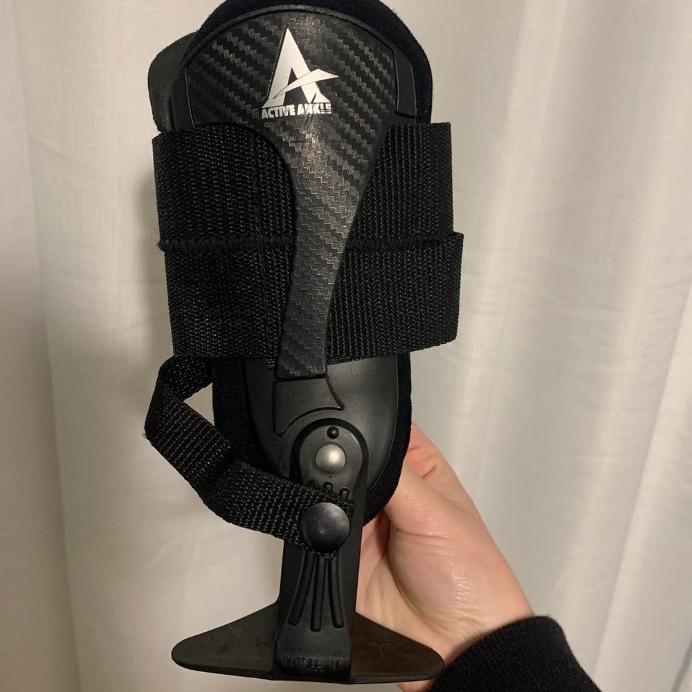 Active ankle braces with color switches